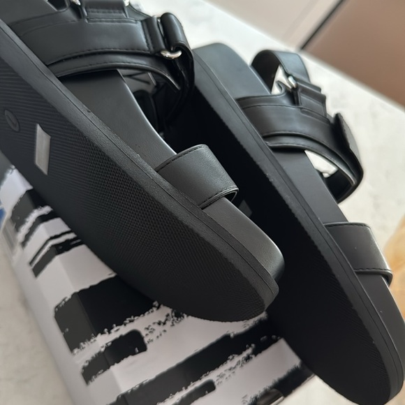 Dolce Vita Black Sandals - Picture 2 of 4
